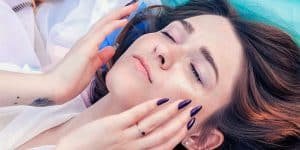 Helps in removing excess sebum