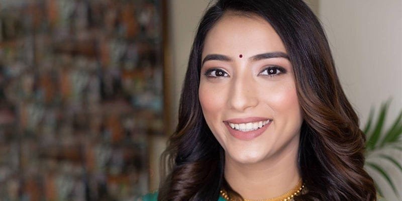 No eyeliner/lashes bridal look