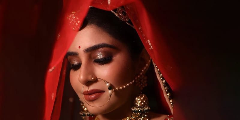 The bronzed bridal makeup look