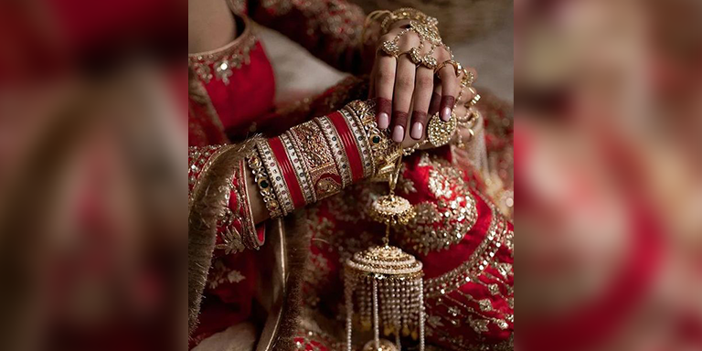 Gold & Red For The Classic Wed