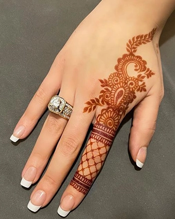Eid Minimalistic Mehndi Design