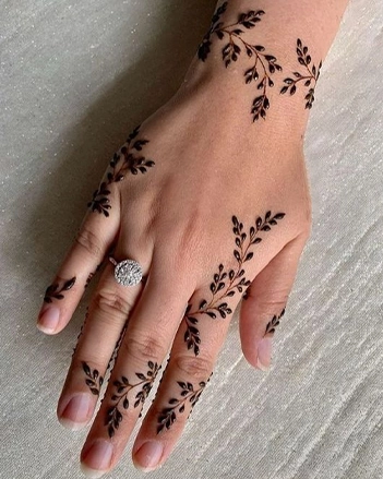 Eid Minimalistic Mehndi Design