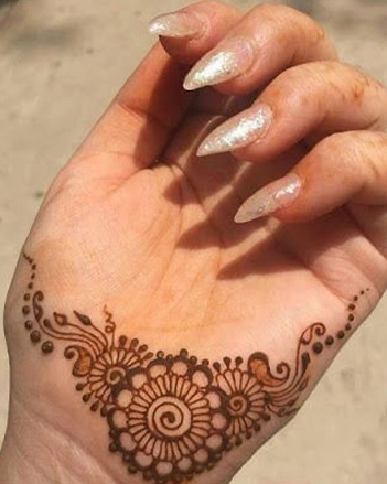 Eid Minimalistic Mehndi Design