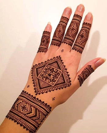 Square Shaped Mehndi Design 
