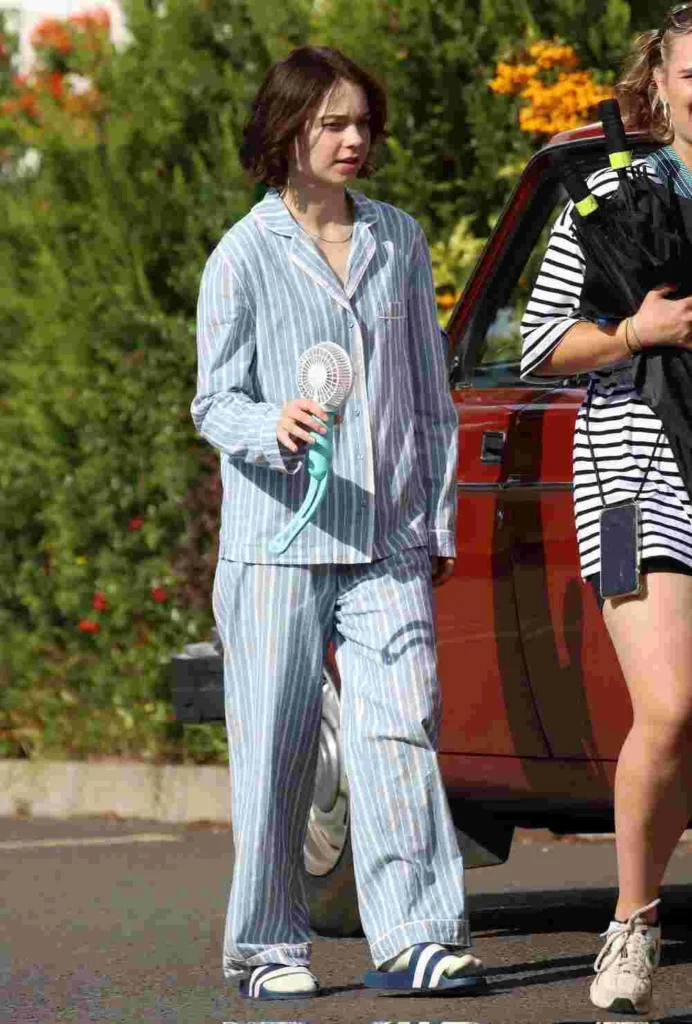 How Tall is Emma Myers