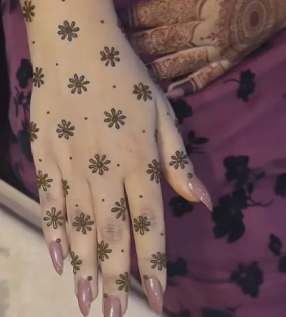 Minimalist Dot & Henna Stain Design