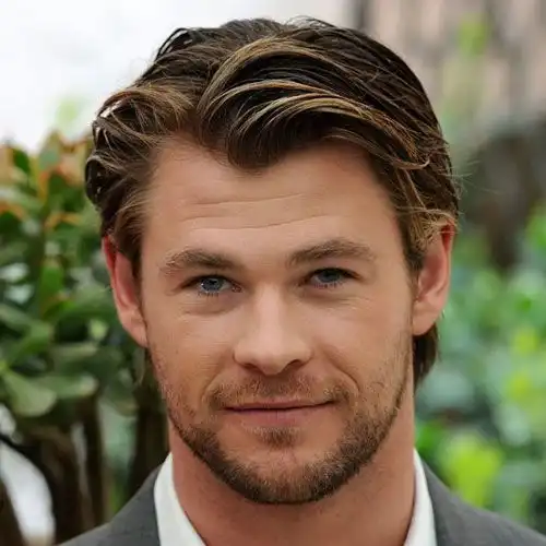 Chris Hemsworth Medium-Length Messy Look