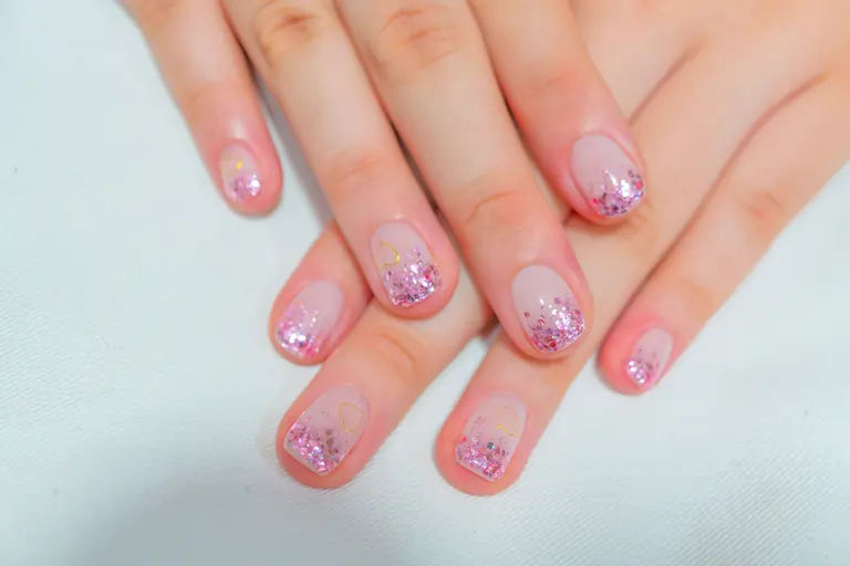 Glitter Ombré Short Nails-min
